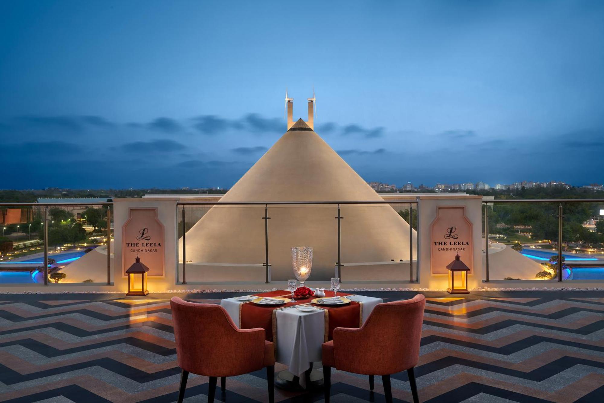 The Leela Gandhinagar Hotel ภายนอก รูปภาพ