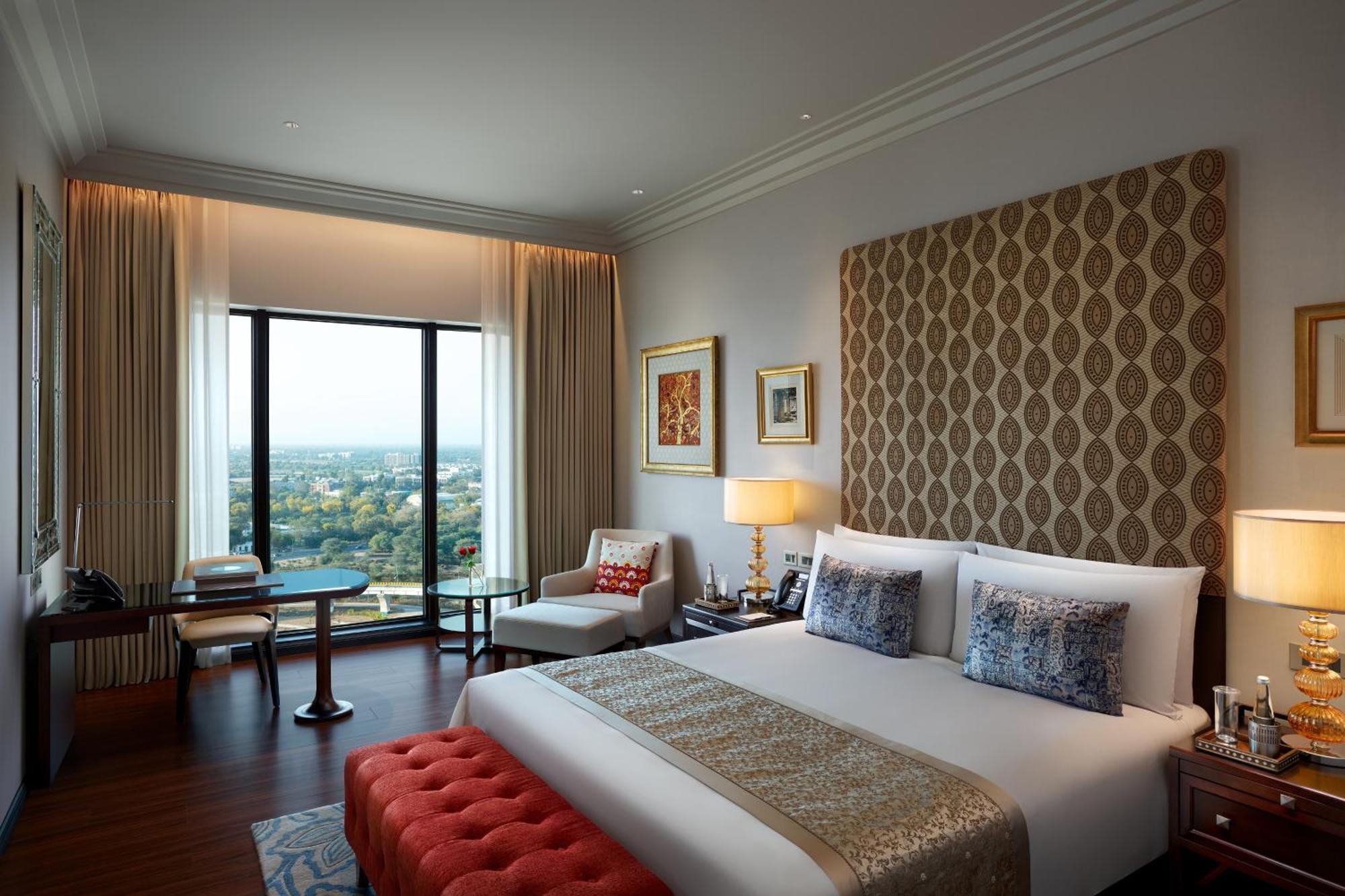 The Leela Gandhinagar Hotel ภายนอก รูปภาพ