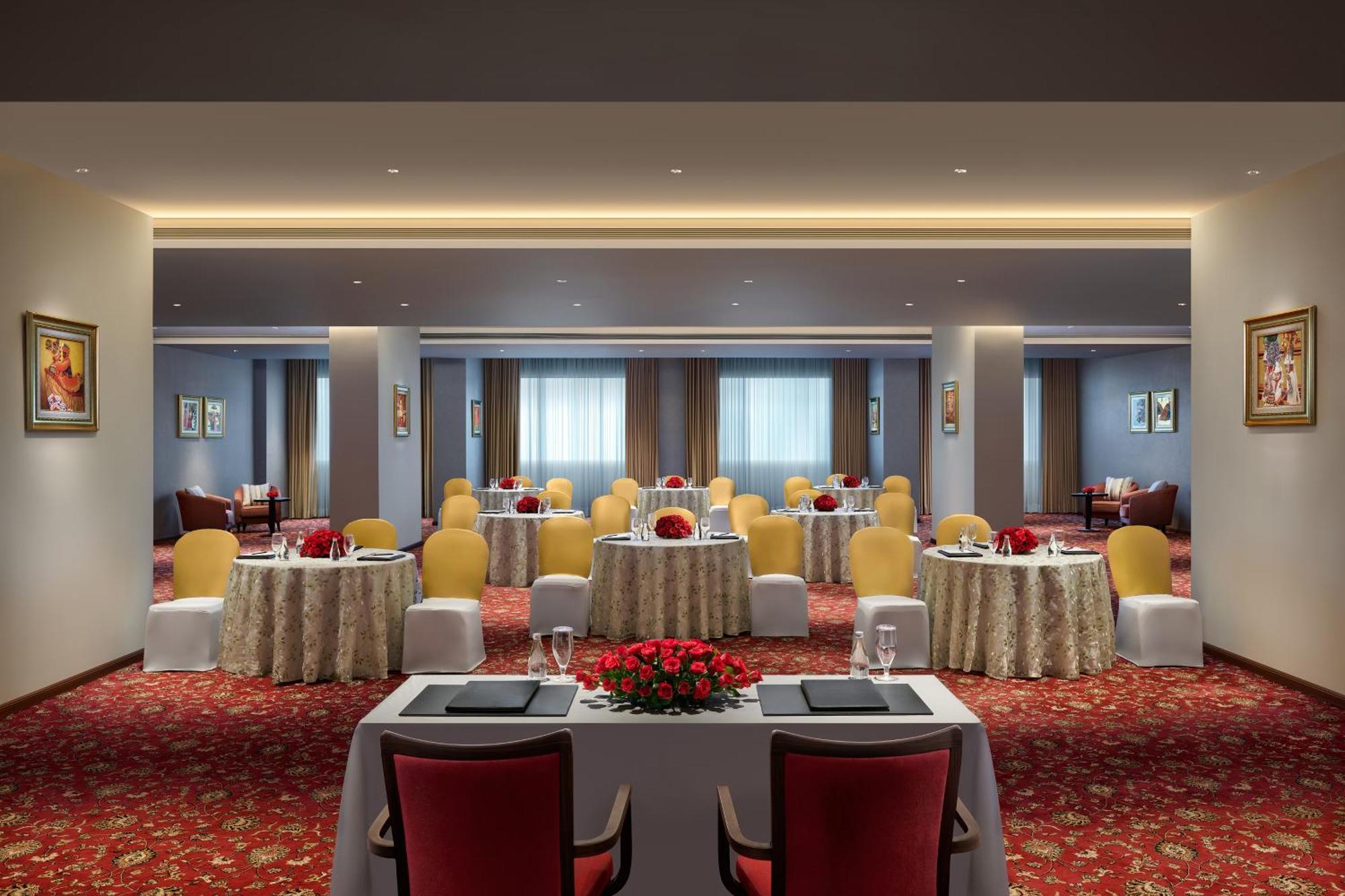The Leela Gandhinagar Hotel ภายนอก รูปภาพ