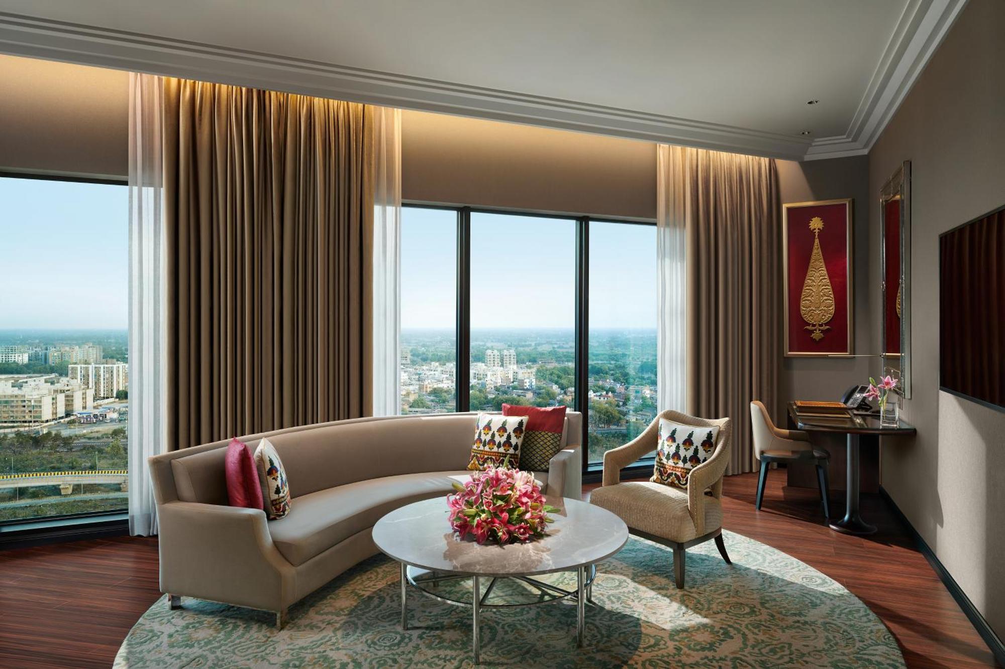 The Leela Gandhinagar Hotel ภายนอก รูปภาพ